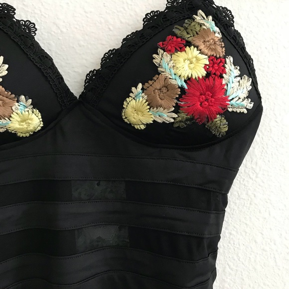 LAST1️⃣//BODYSUIT BLACK EMBROIDERED FLORAL - Picture 3 of 4